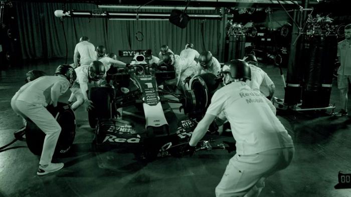 Η Red Bull έκανε pit stop στο απόλυτο σκοτάδι σε 2,8 δευτερόλεπτα!  